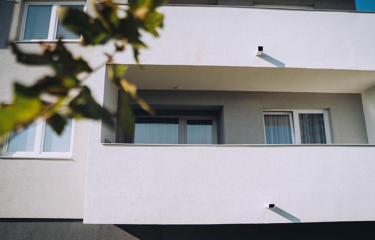 Flamingo Suites Oradea Exterior foto